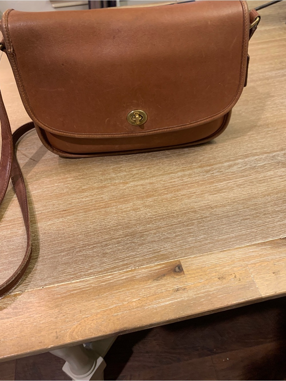 Vintage Coach  City Tan Leather Turn-Lock Crossbody Bag made in United States